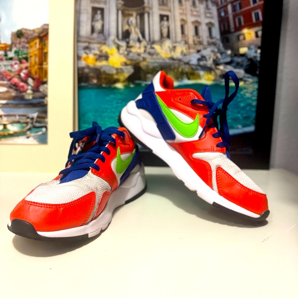 Nike kicks size 6 youth/8 women’s